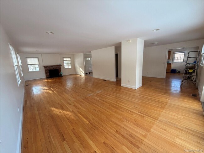 Foto del edificio - 4 Lloyd Point Dr