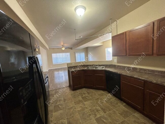 Building Photo - 624 Hailey Glenn View