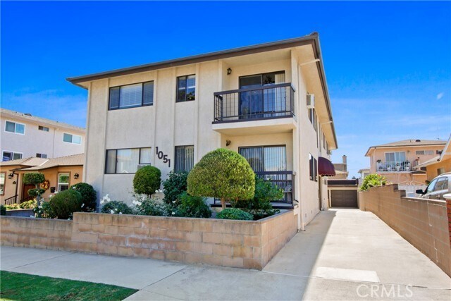 Foto principal - 1051 W 8th St