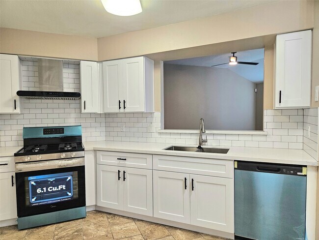 Foto del edificio - 4231 Southchase Ln