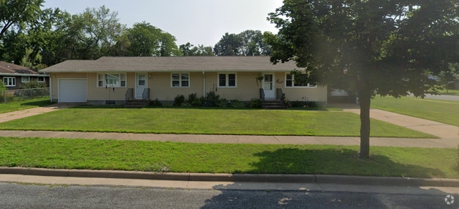 Building Photo - 2925 Leslie Ln