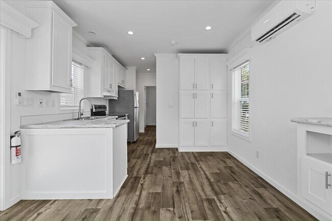 Foto del edificio - 14035 W River Rd
