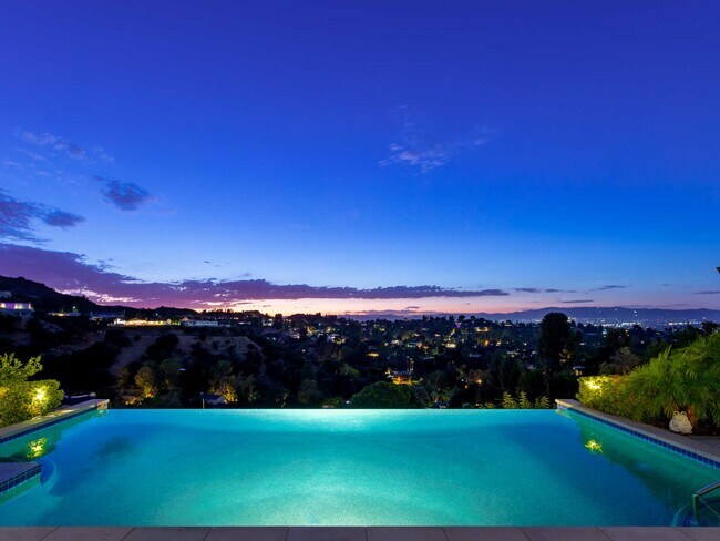 Building Photo - 16662 Diamante Dr