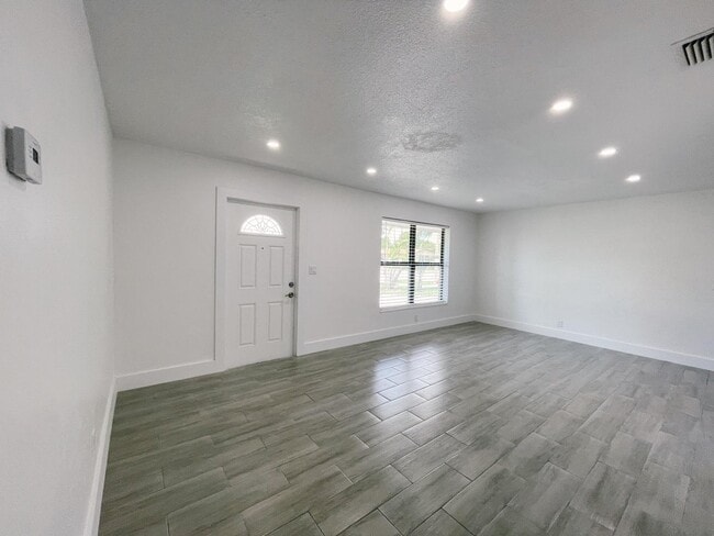 Building Photo - 5649 S 37th Ct