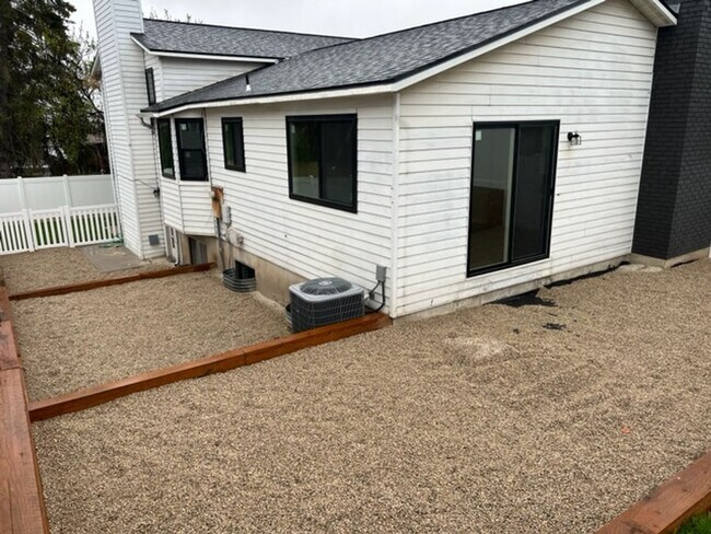 Foto del edificio - 1208 E Cedar View Dr
