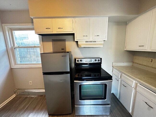 Foto del edificio - 304 S Highland Ave