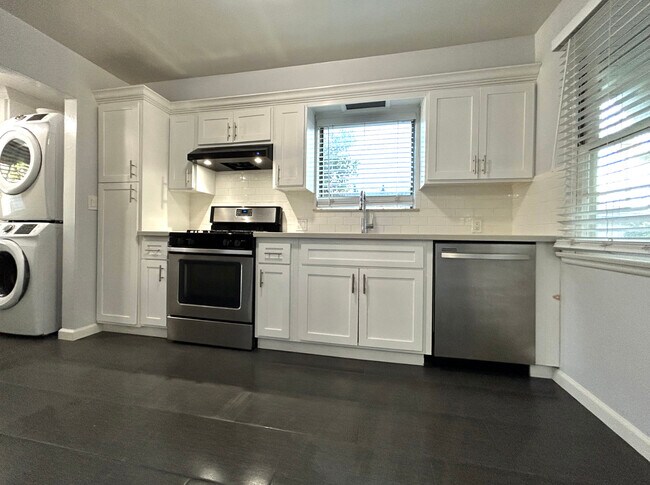 Foto del edificio - 252 N Canyon Blvd