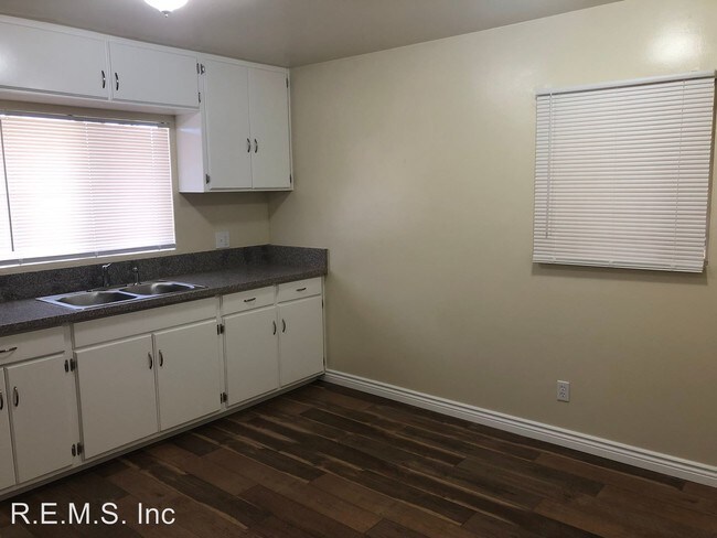 Foto del edificio - 12300 S Willowbrook Ave