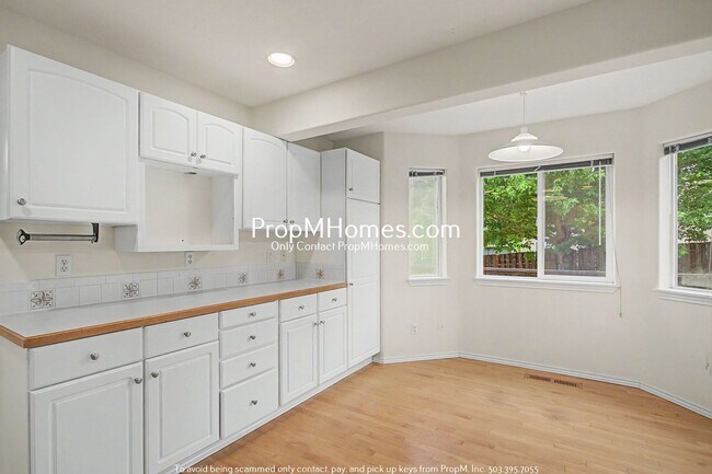 Building Photo - Bull Mountain Three Bedroom Home!
