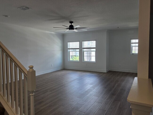 Building Photo - 4511 S Manhattan Ave