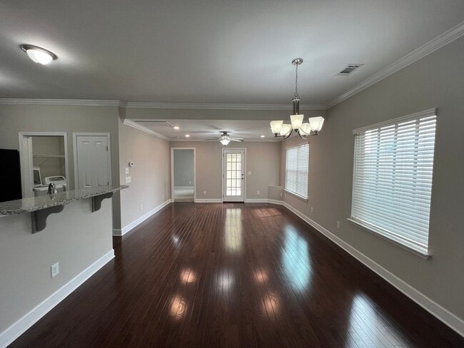 Building Photo - Luxury Living - 3 BR, 2.5 Bath + Bonus Tow...