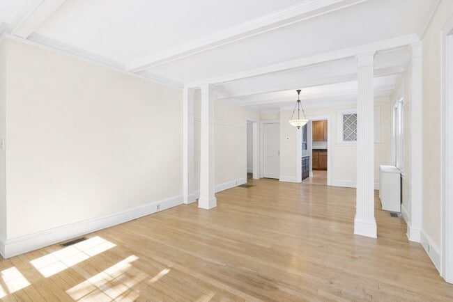 Building Photo - 9 Clyde Rd