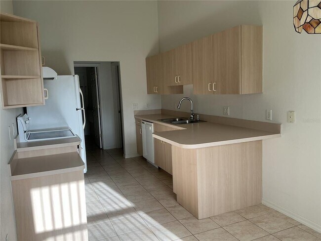 Building Photo - 2700 S Biscayne Dr