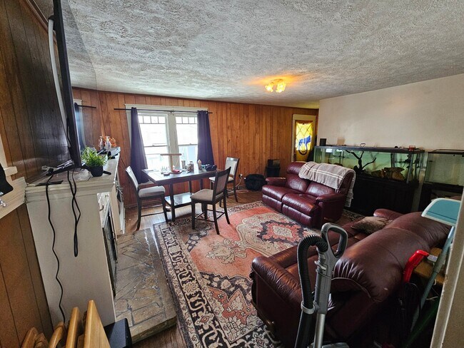 Foto del edificio - 318 E Smith Ave