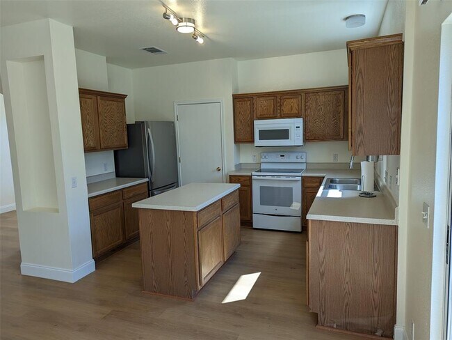 Foto del edificio - 4717 Lake Champlain Ln