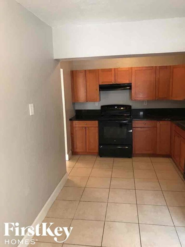 Building Photo - 4531 NE 5th Ave