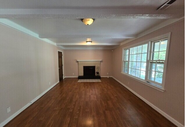 Foto del edificio - 11100 Pennway Dr