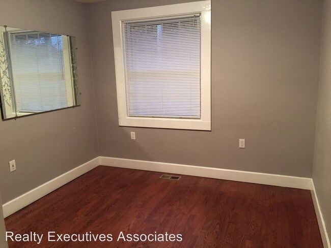 Building Photo - 2 br, 1 bath House - 907 Montvale Road
