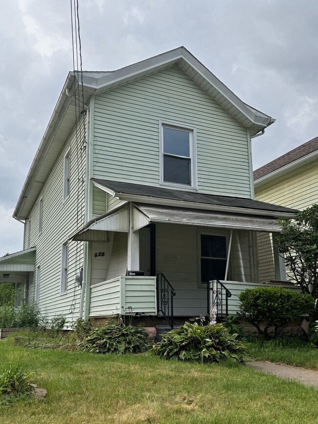 Building Photo - 428 E Division St