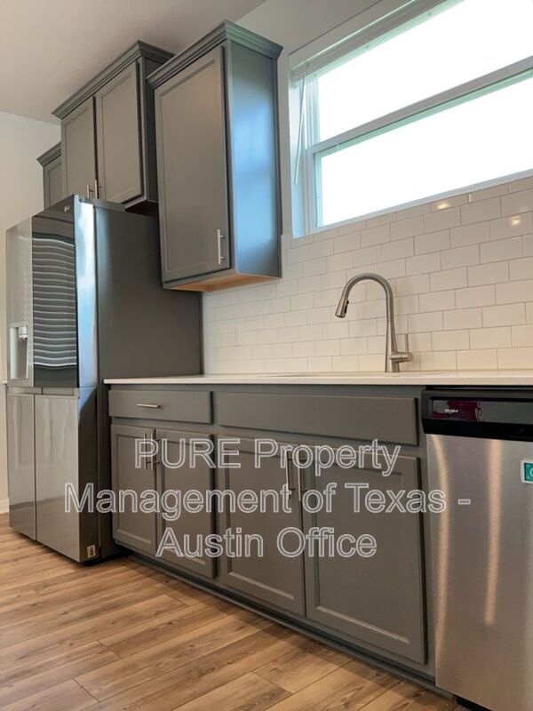 Foto del edificio - 3200 College Park Dr