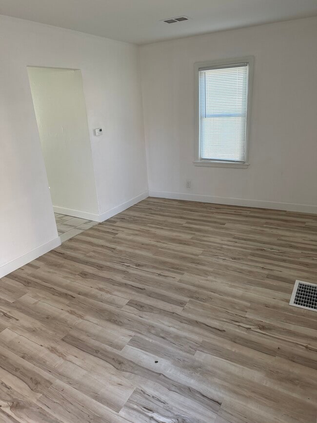 Building Photo - 1910 10th St