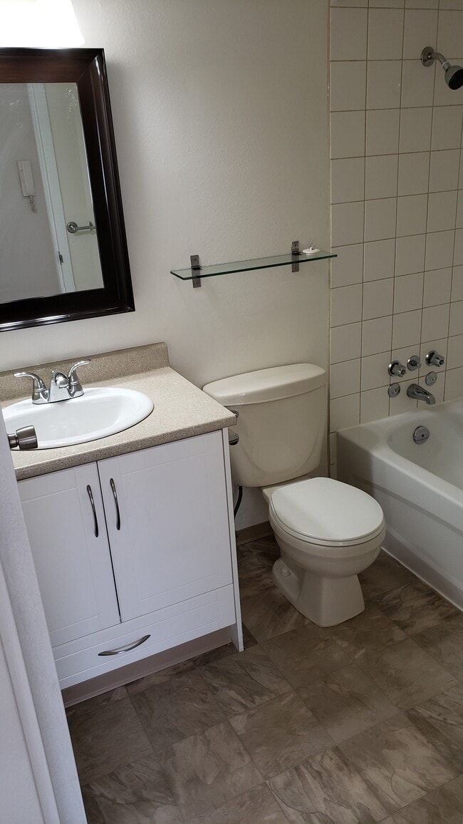 Building Photo - Two Bedroom Rental in Lower Lonsdale
