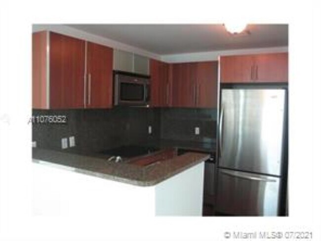 Foto del edificio - 300 S BISCAYNE Blvd