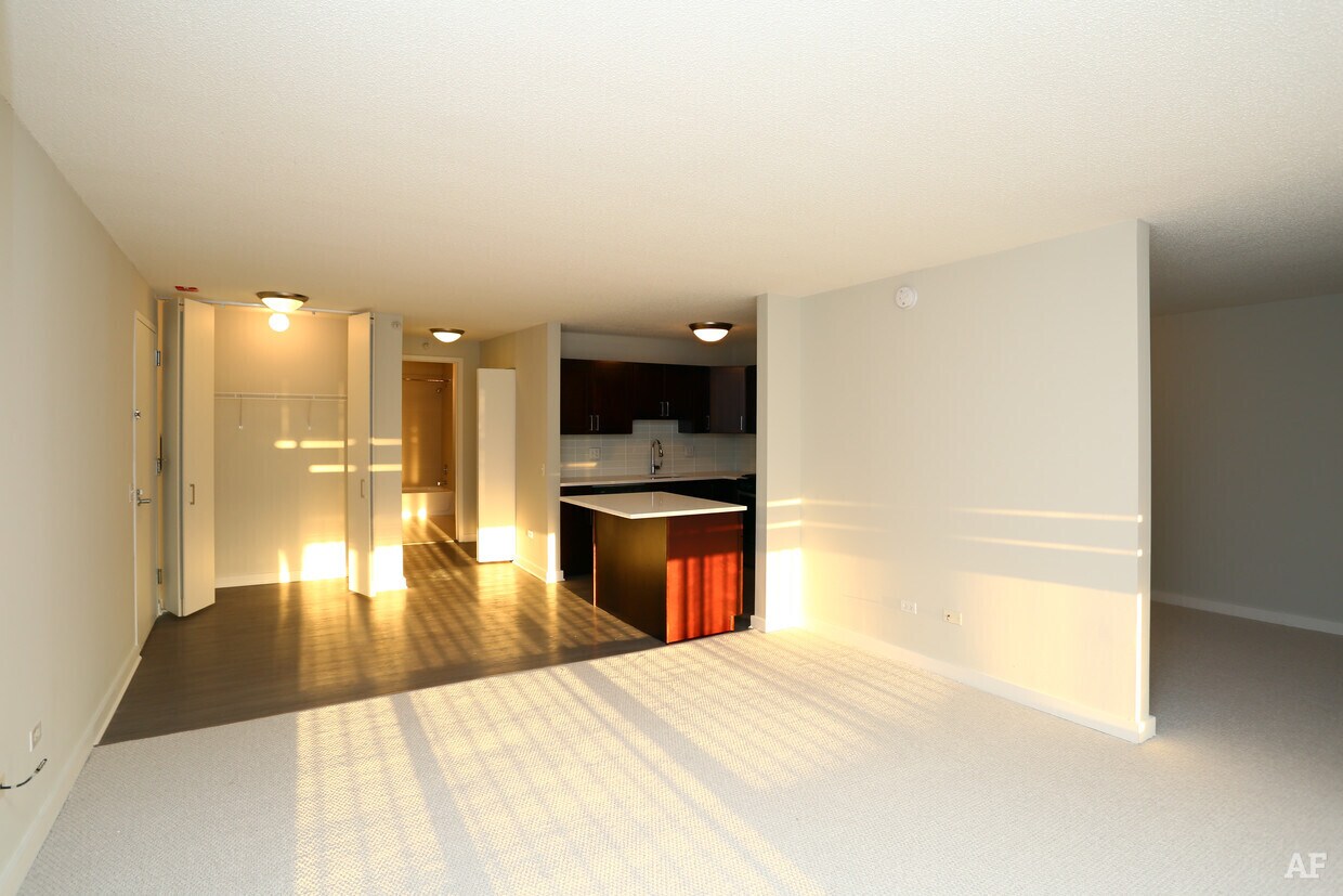 Foto principal - 550 N State St