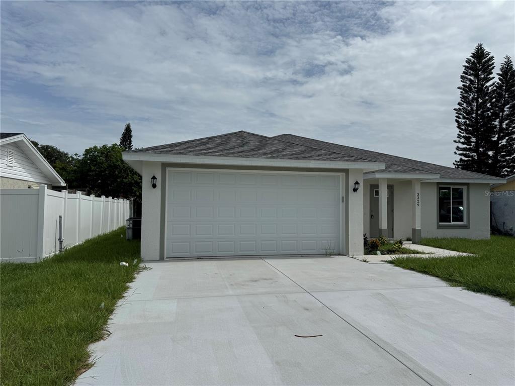 Foto principal - 3329 Roxbury Dr