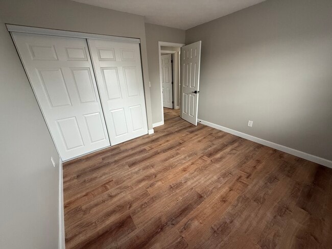 Building Photo - 5363 Burgundy Pl