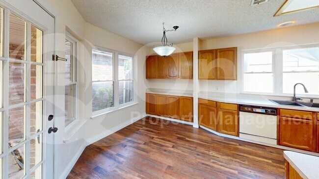 Building Photo - 1517 Yorkshire Dr