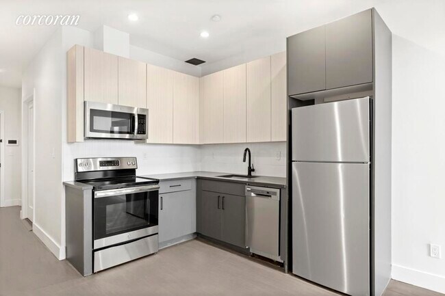 Building Photo - 2505 3rd Ave.