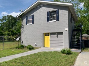 Building Photo - 302 Henry St