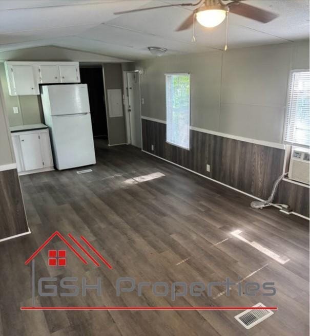 Foto del edificio - 49 Cypress Ln