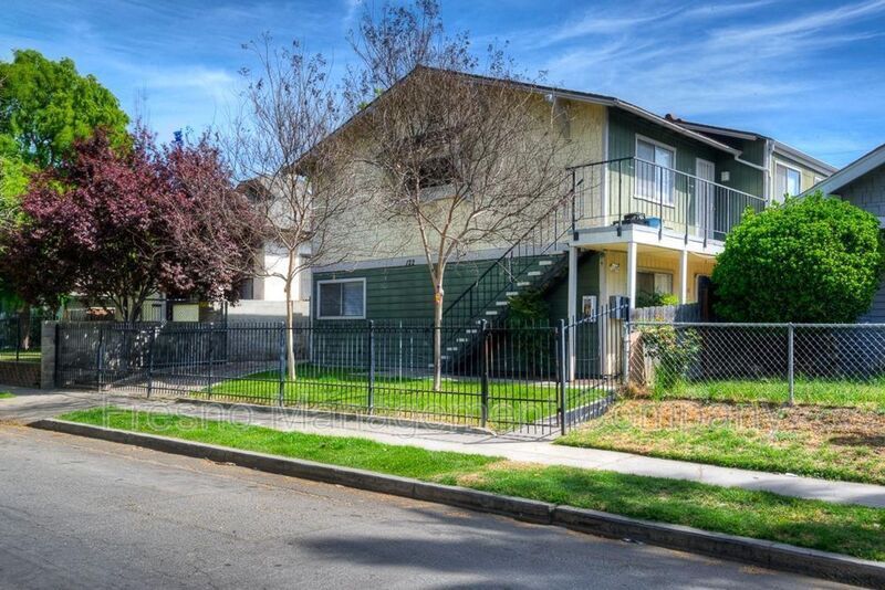 Primary Photo - 122 N. College Ave