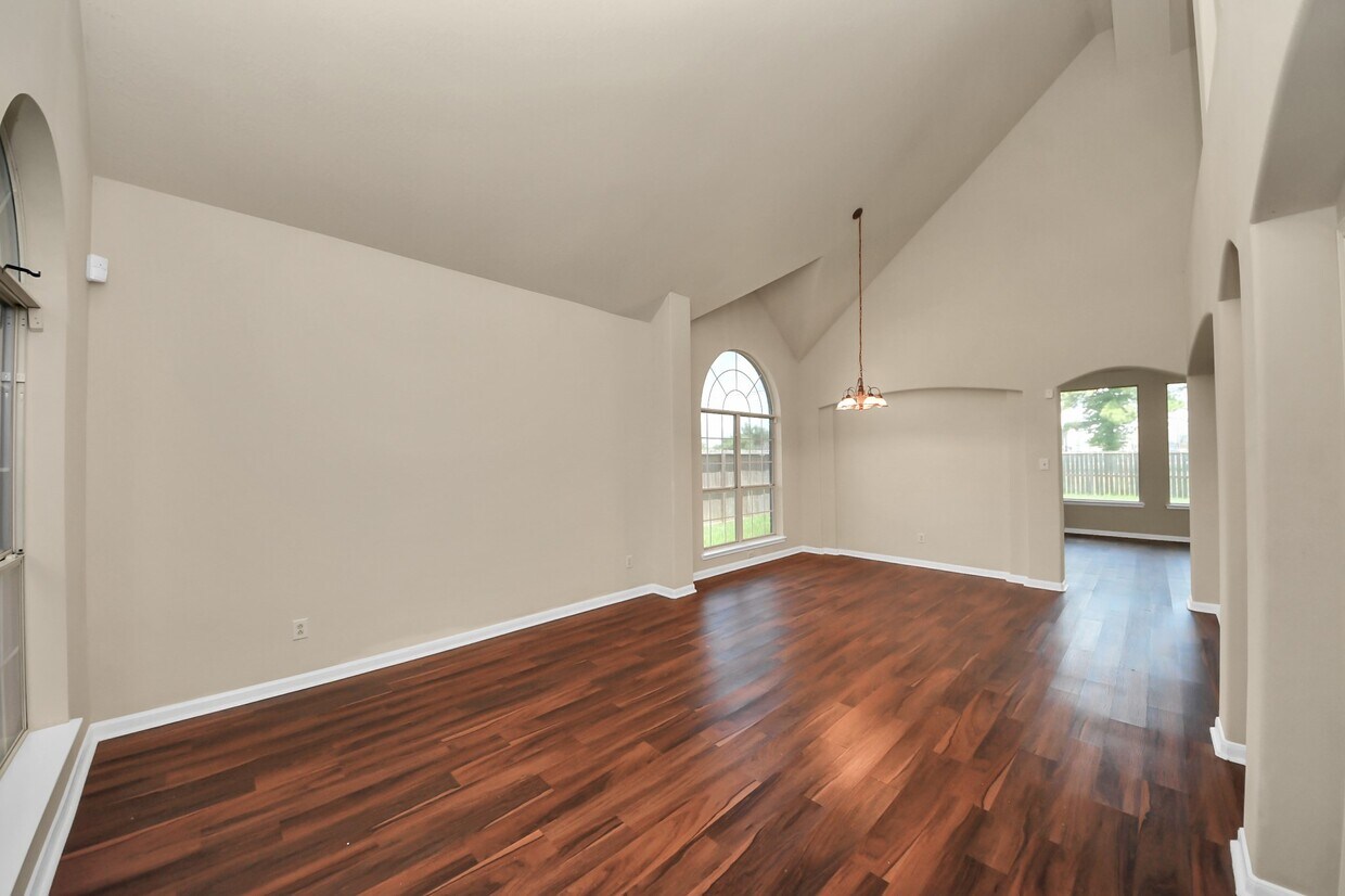 Foto del edificio - 530 Majestic Ridge Dr