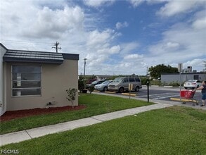 Building Photo - 1131 S Loop Blvd