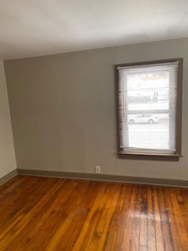 1201 S State St Unit 2nd Floor Rear, Lockport, IL 60441 Room for Rent