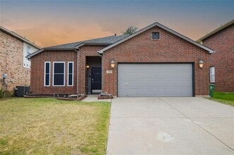 Building Photo - 1305 Pine Ridge Rd