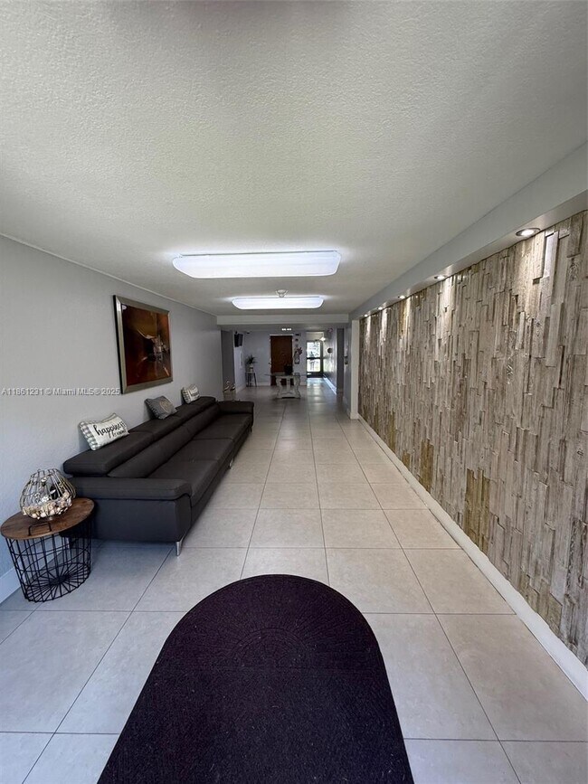 Foto del edificio - 9350 Fontainebleau Blvd