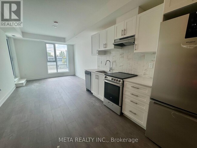 Building Photo - 693 Davis Dr