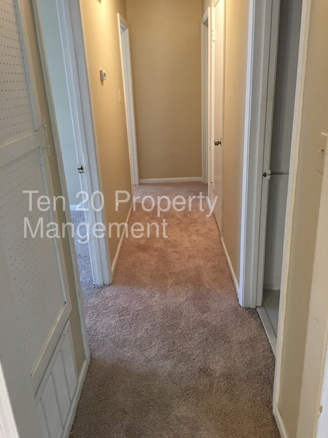 Foto del edificio - 5829 Highpoint Dr