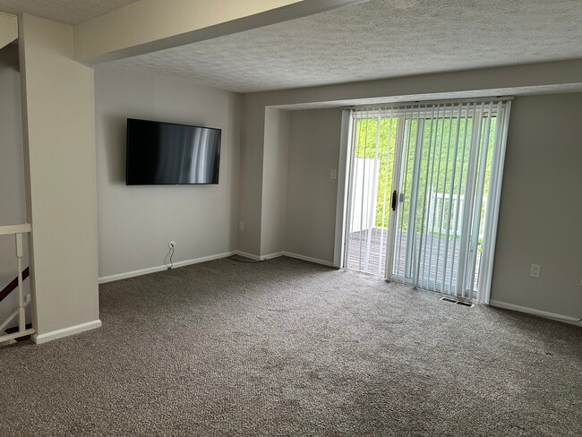 Building Photo - 5035 Hamilton Dr