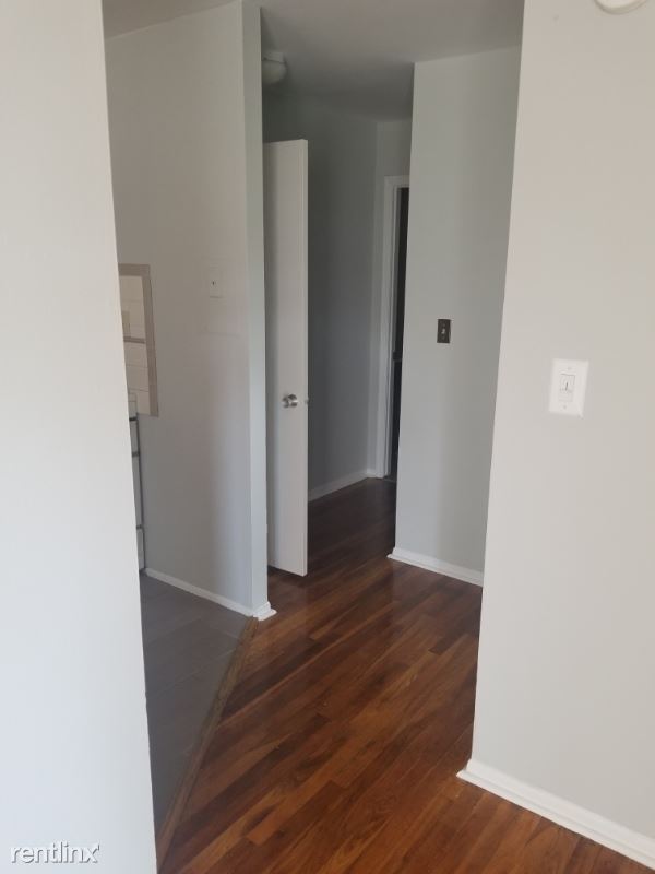 Building Photo - 7611 Fontainebleau Dr