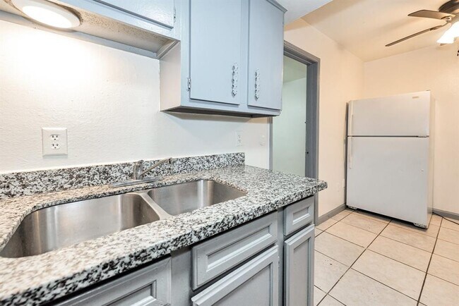 Foto del edificio - 1802 N Wayside Dr