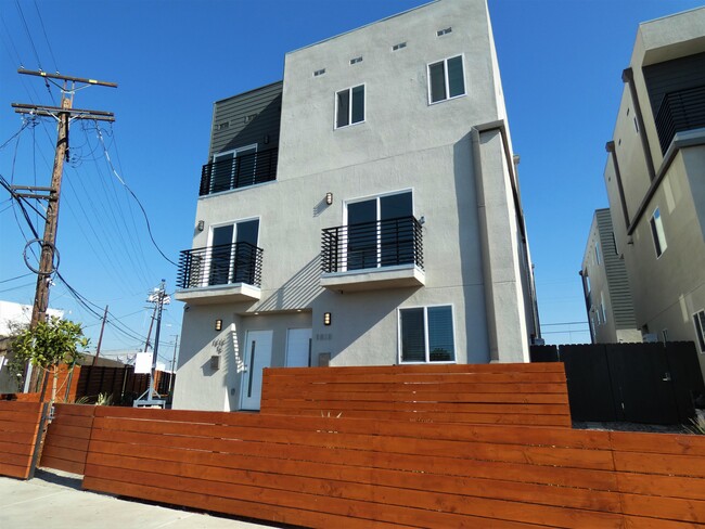 Building Photo - 1818 Thurman Ave
