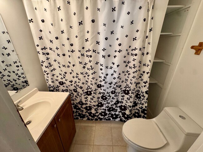 Foto del edificio - One-Bedroom, One-bath Basement Apartment in Sought-After Community of Aquia Harbour