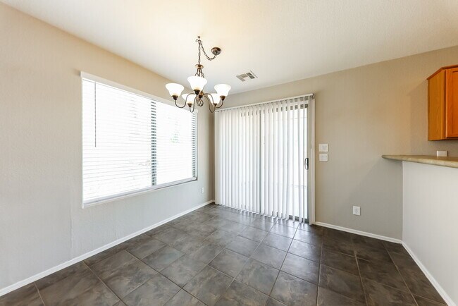 Foto del edificio - 13122 W Clarendon Ave