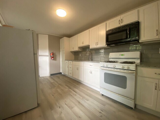 Foto del edificio - Remodeled one bedroom apartment
