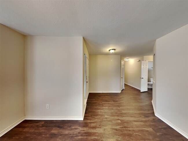 Foto del edificio - 2219 Shady Pine Dr